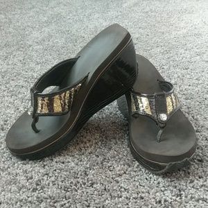 Volatile Brown and Gold Wedge